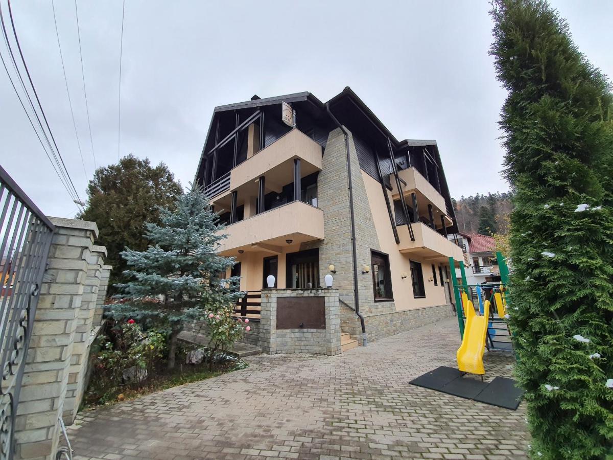 Pensiunea Public House Buşteni Exteriör bild