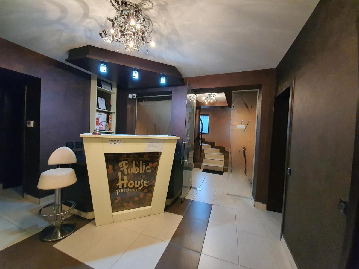 Pensiunea Public House Buşteni Exteriör bild