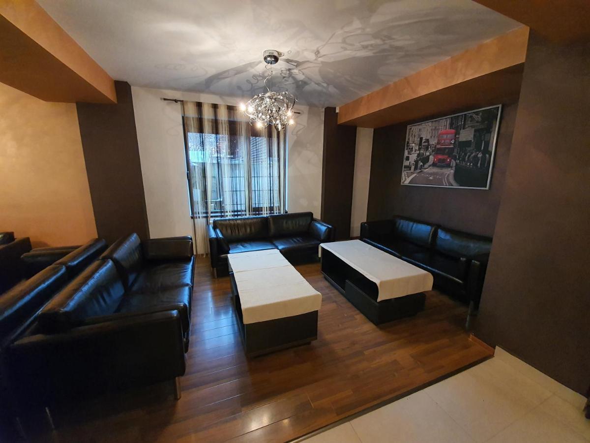 Pensiunea Public House Buşteni Exteriör bild