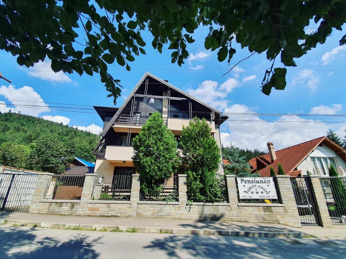 Pensiunea Public House Buşteni Exteriör bild