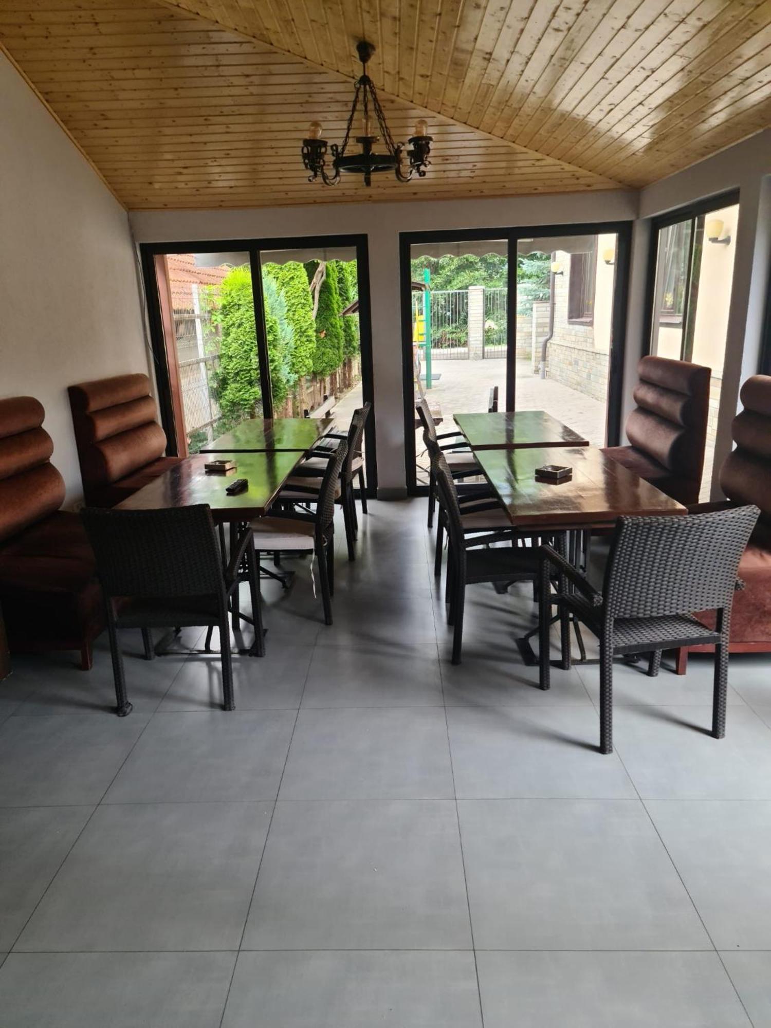 Pensiunea Public House Buşteni Exteriör bild