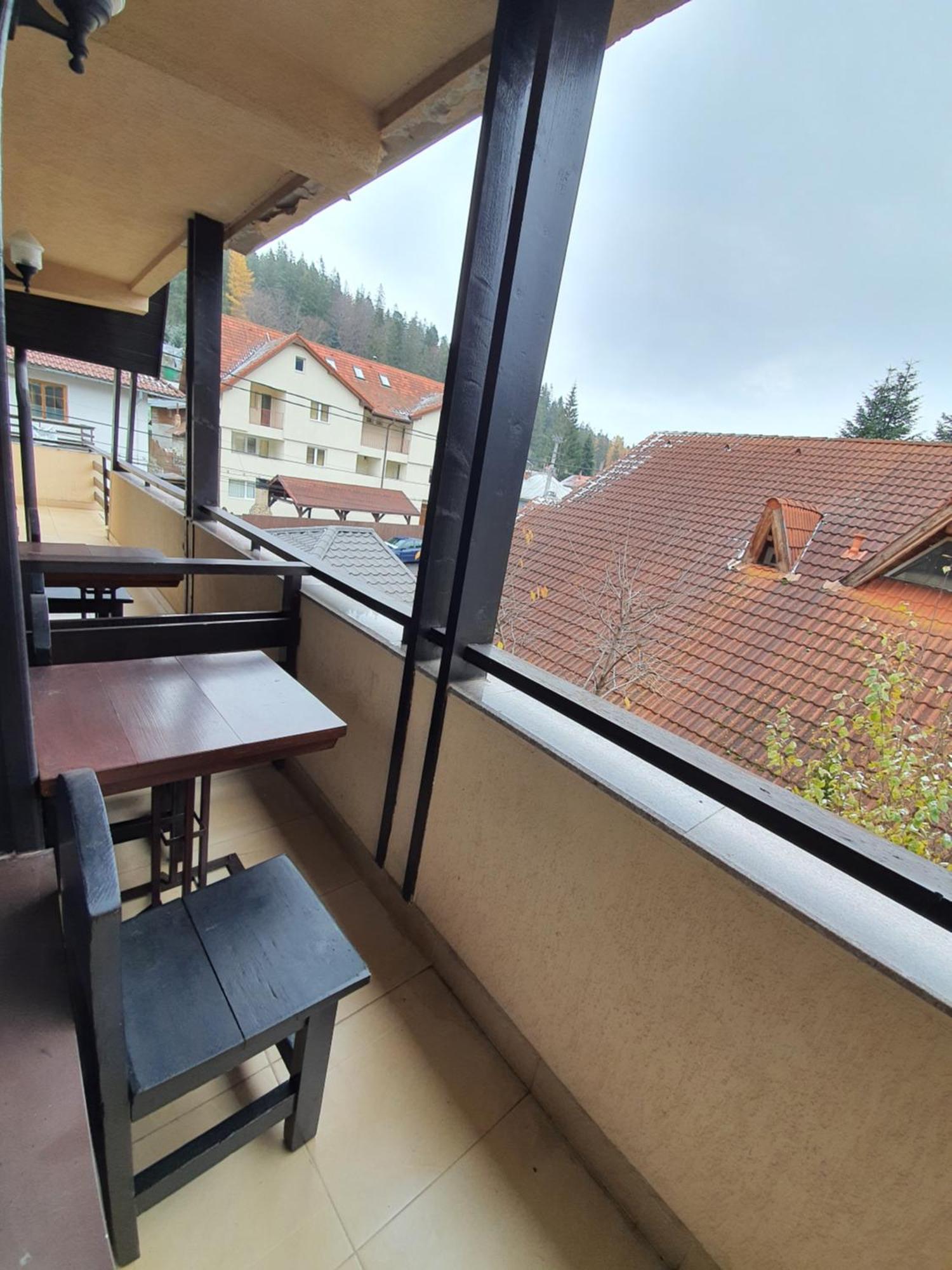 Pensiunea Public House Buşteni Rum bild