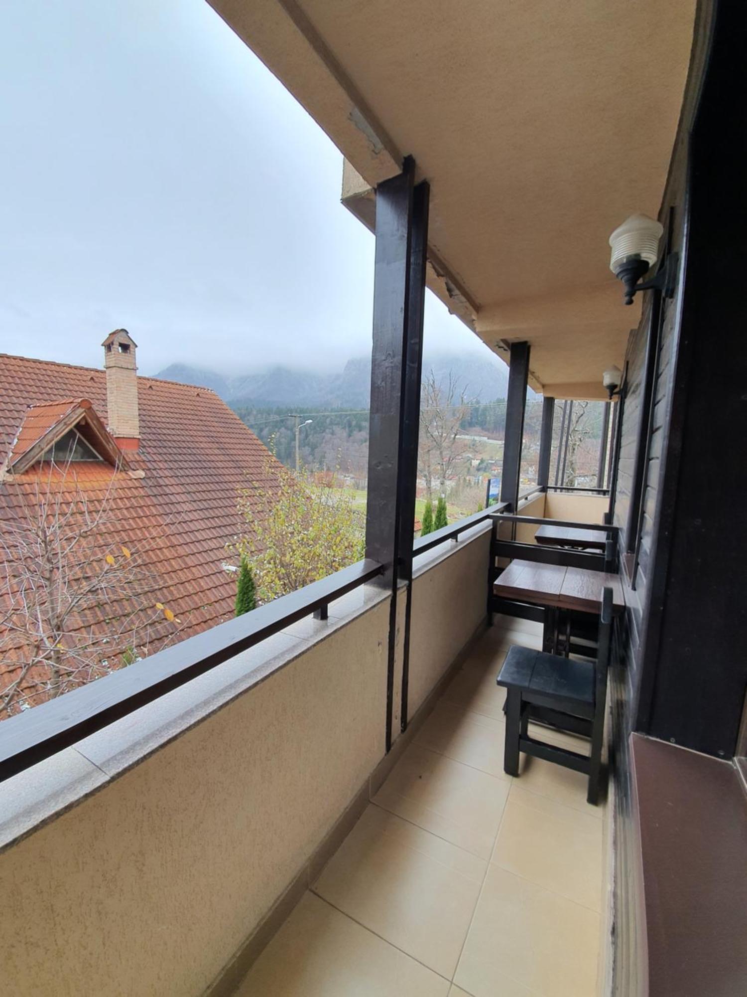 Pensiunea Public House Buşteni Rum bild